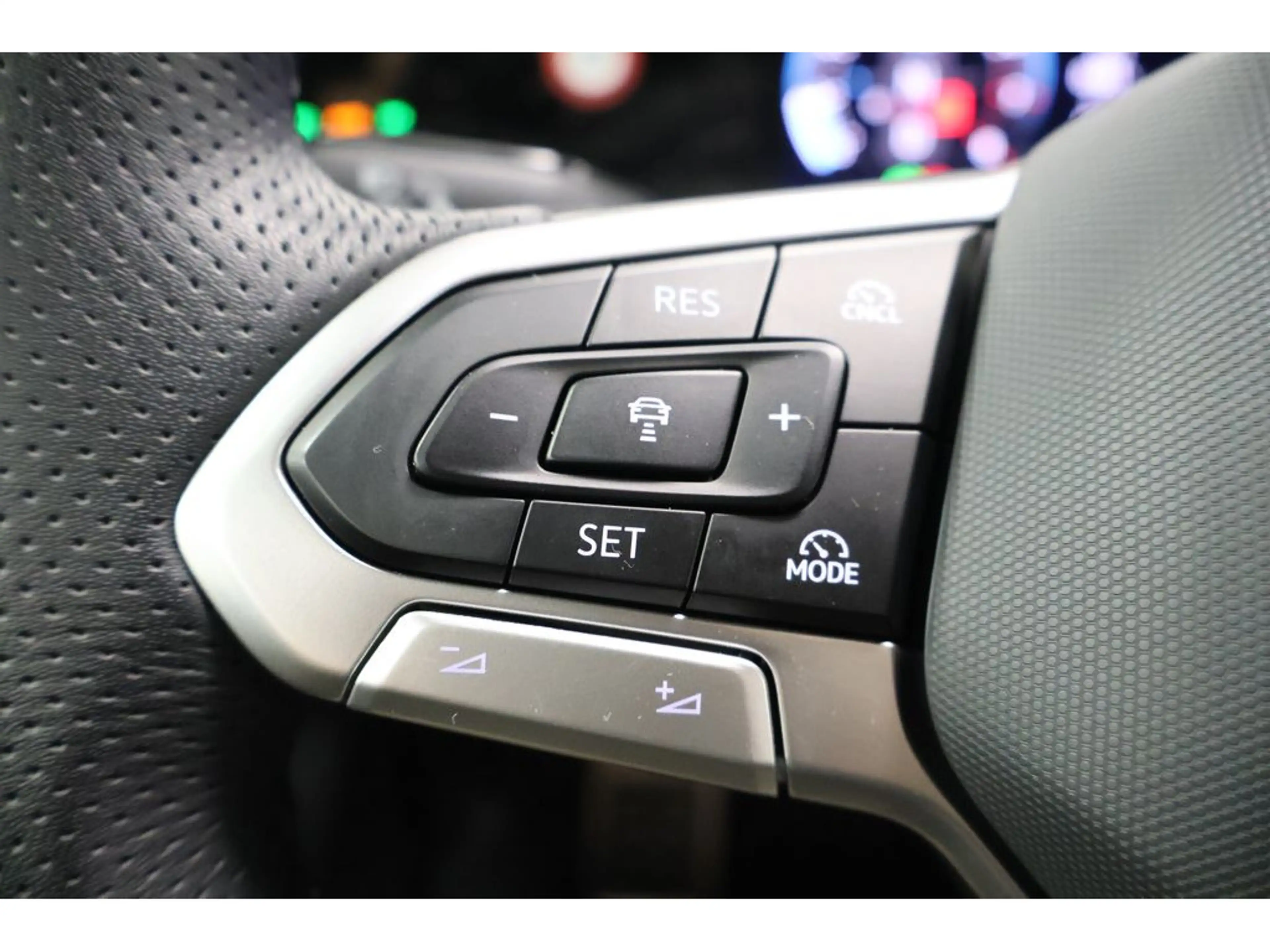 Volkswagen Golf VIII 1.5 eTSI R-Line "Black Style" DSG,N — photo 20