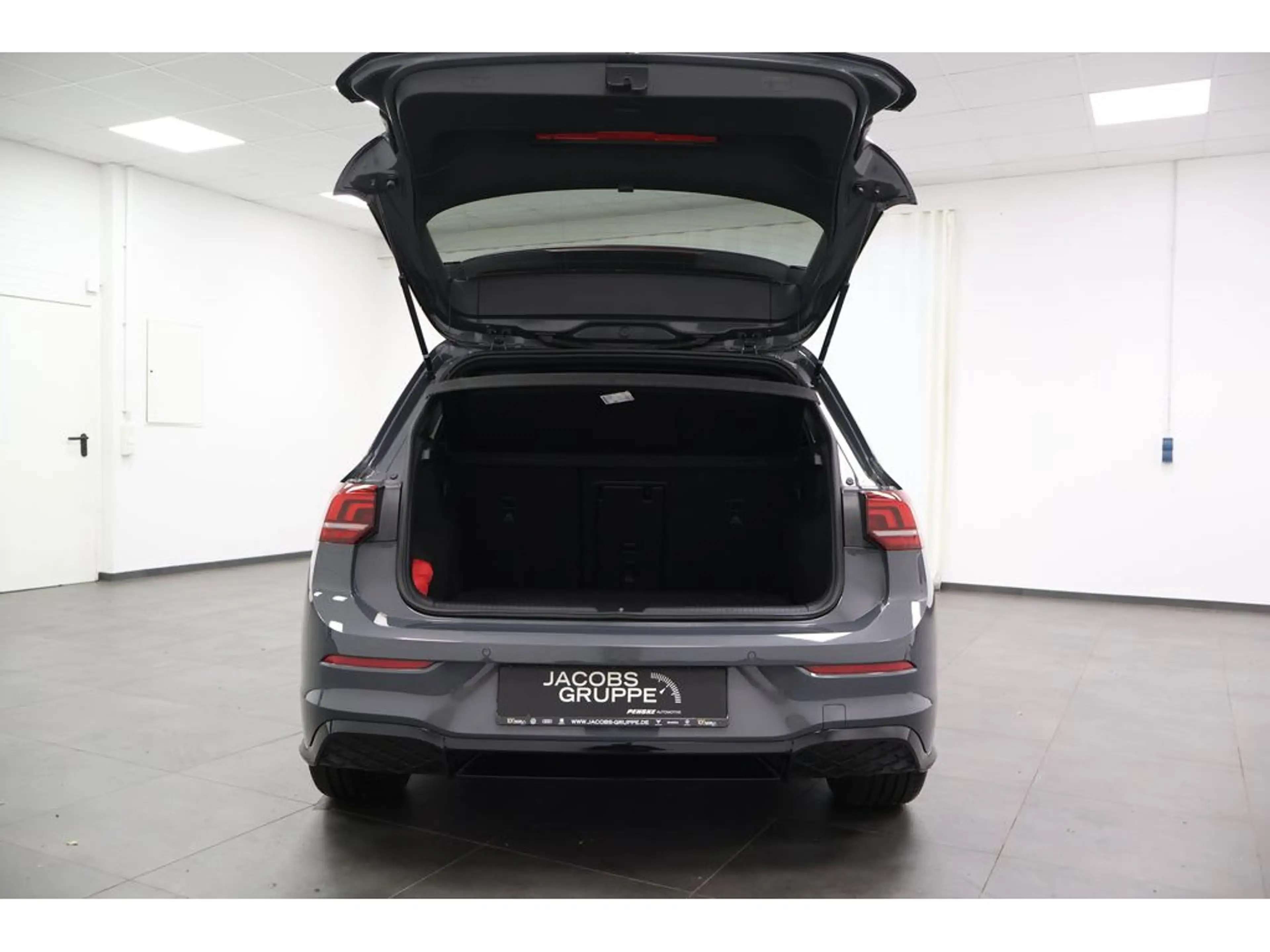 Volkswagen Golf VIII 1.5 eTSI R-Line "Black Style" DSG,N — photo 25