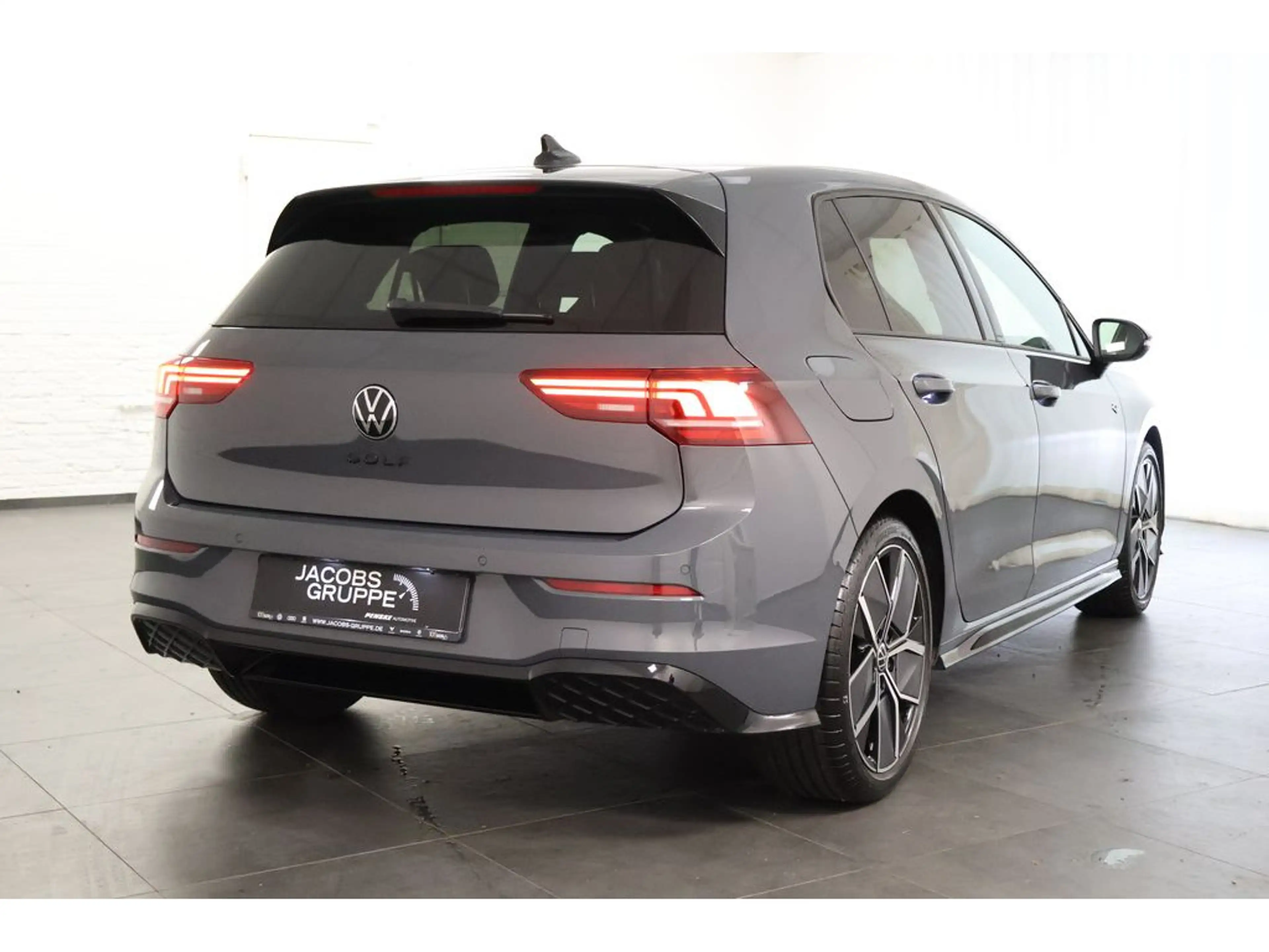 Volkswagen Golf VIII 1.5 eTSI R-Line "Black Style" DSG,N — photo 6