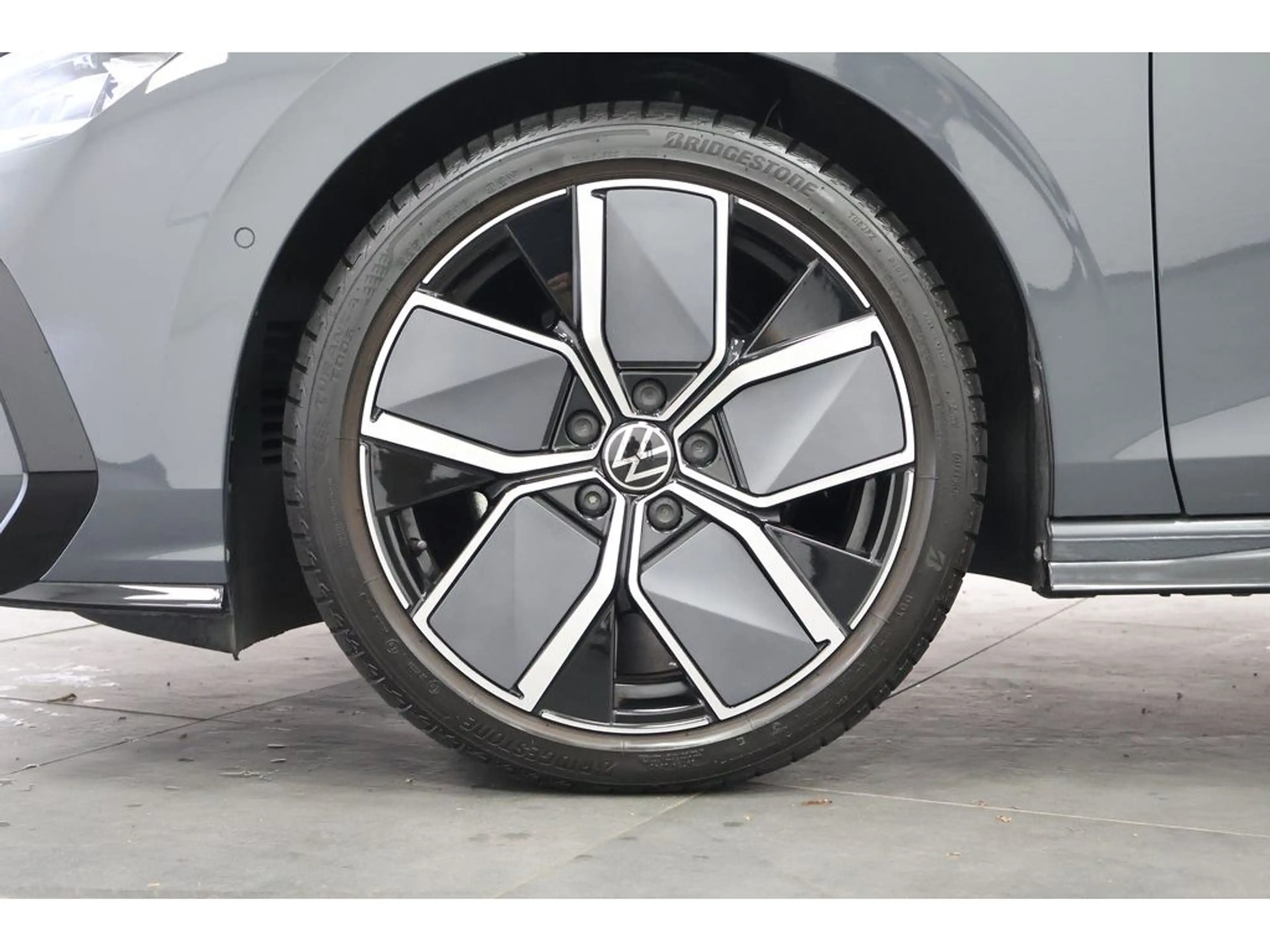 Volkswagen Golf VIII 1.5 eTSI R-Line "Black Style" DSG,N — photo 31