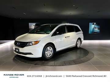 LX | 3rd Row Seating | Bluetooth | Cloth Seats