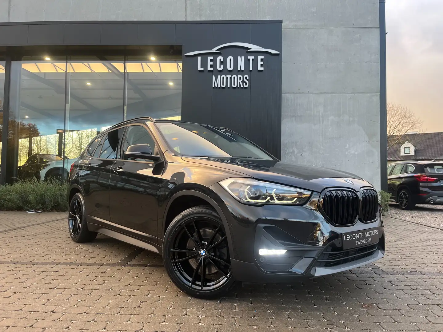 BMW X1 X1 xDrive25e Hybride Panodak/Leder/Carplay/Trekhk Noir - 1