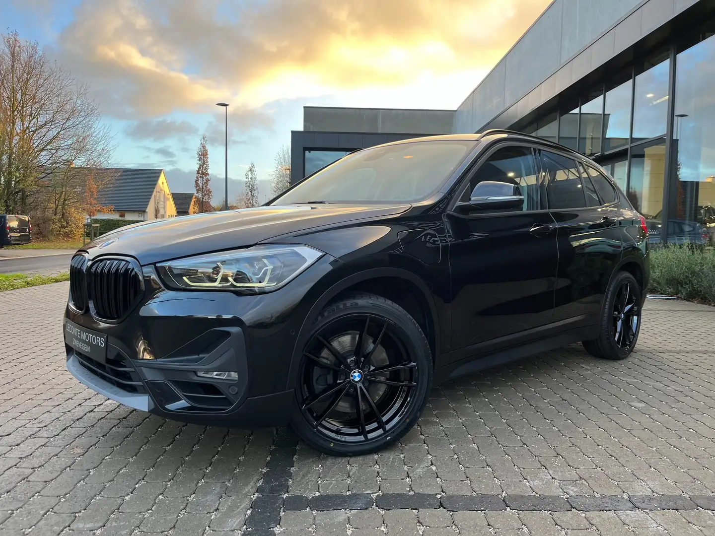 BMW X1 X1 xDrive25e Hybride Panodak/Leder/Carplay/Trekhk Noir - 2