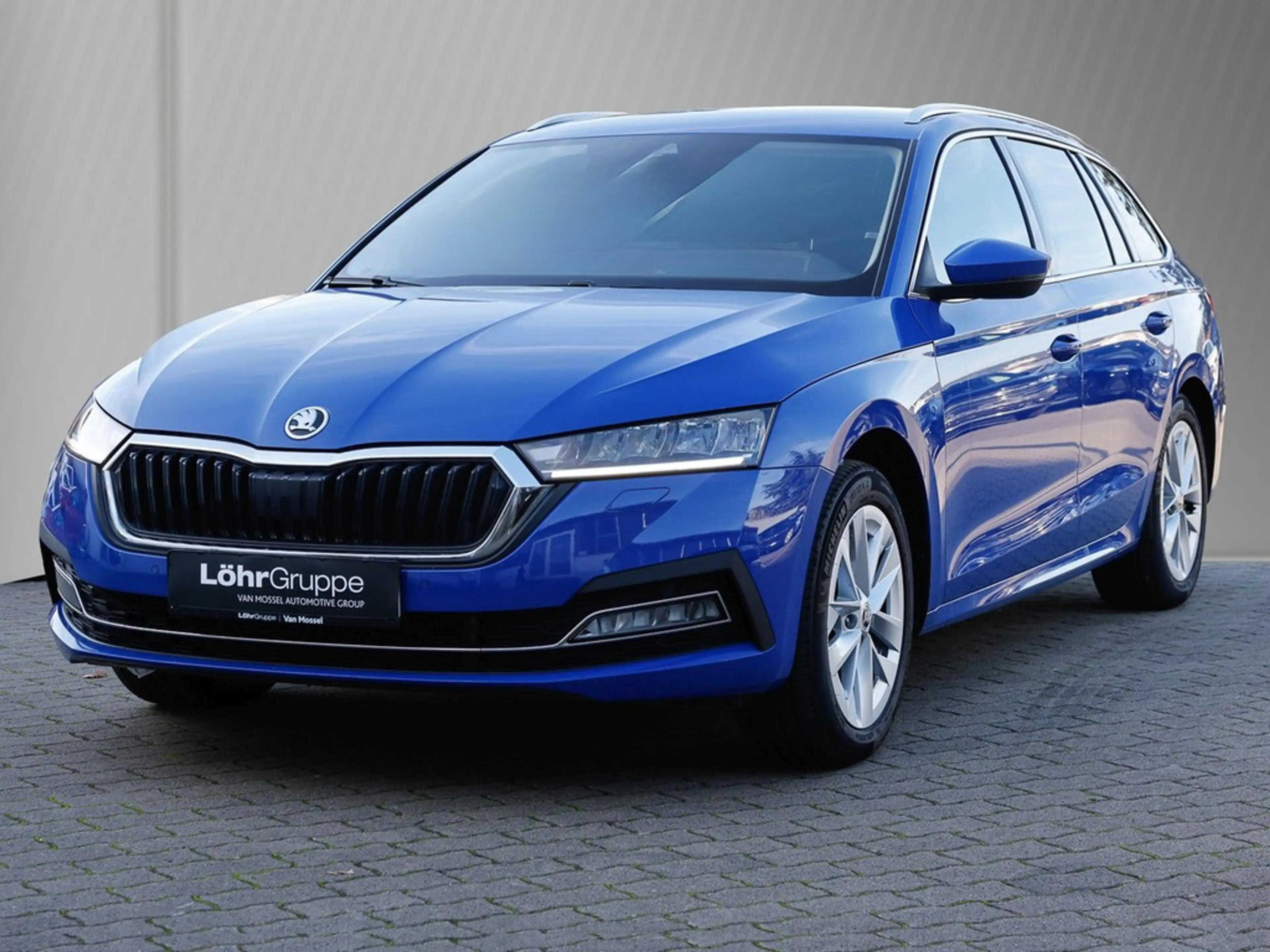 Skoda Octavia Combi 2.0 TDI DSG Einparkhilfe, Sitzheizung, LED — photo 2