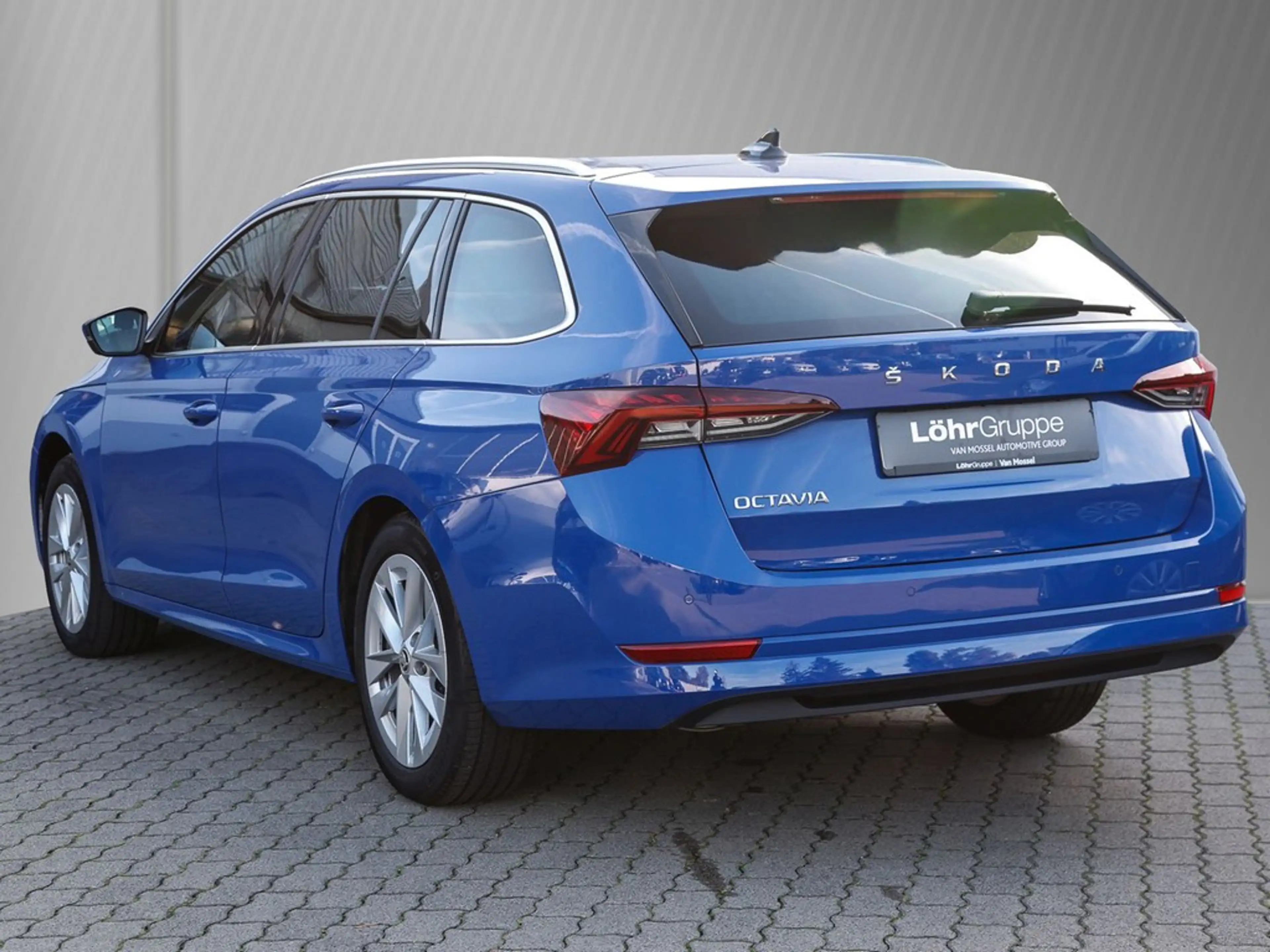Skoda Octavia Combi 2.0 TDI DSG Einparkhilfe, Sitzheizung, LED — photo 4