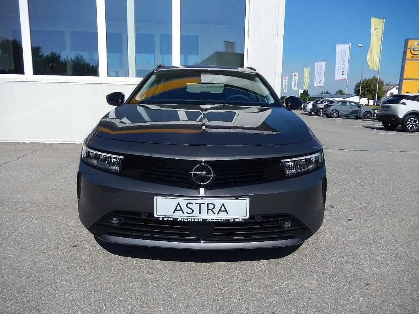 Opel Astra ST 1,2 Turbo Business Edition Grau - 2