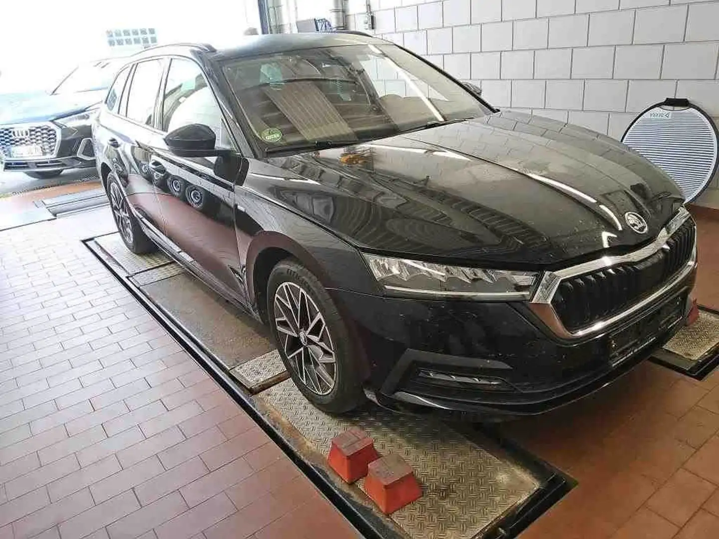 Skoda Octavia 4x4/LED/AHK/ACC/4xSHZ/R-Kam/Virtual/Navi Nero - 2