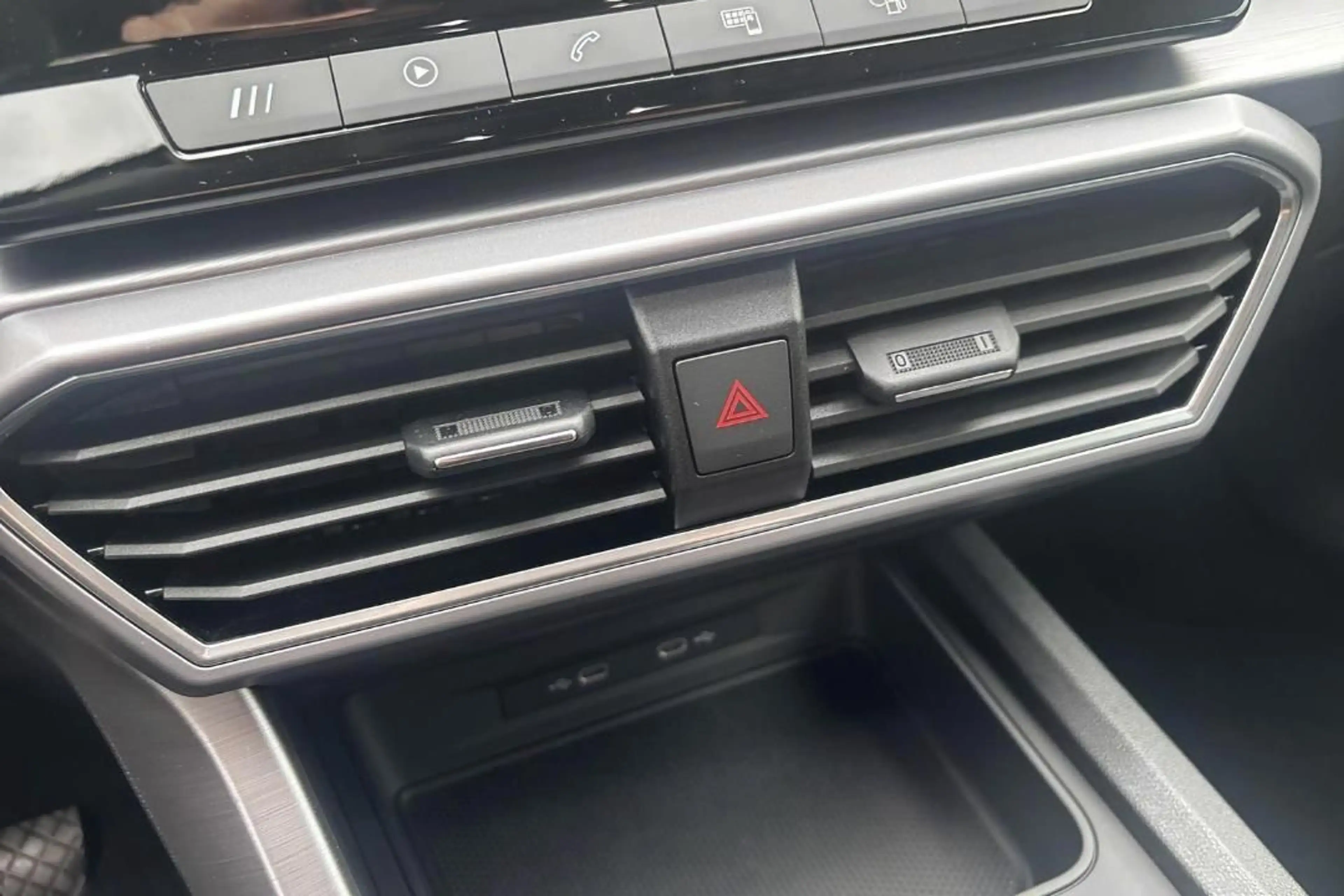 SEAT Leon Sportstourer FR — photo 14