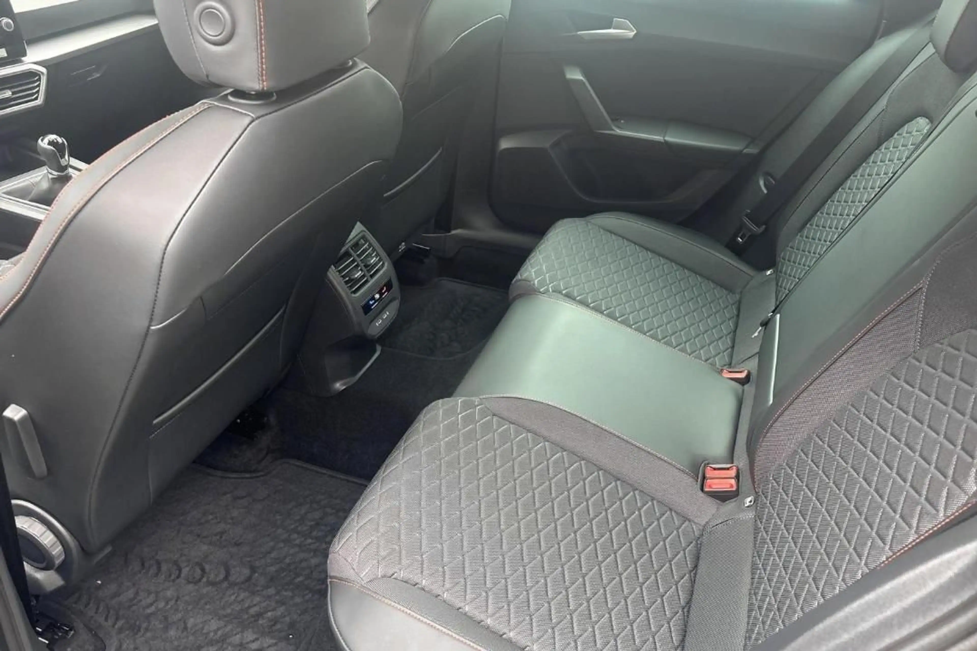 SEAT Leon Sportstourer FR — photo 12