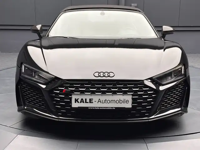 Audi R8 view 9