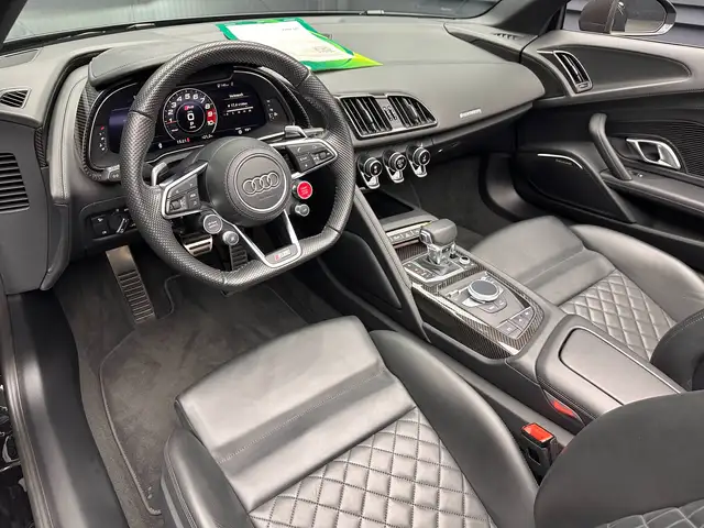 Audi R8 view 22