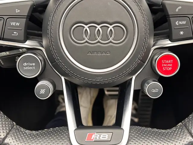 Audi R8 view 24