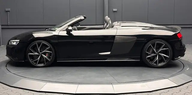 Audi R8 view 2