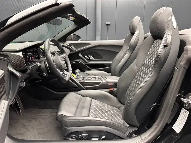 Audi R8 view 21