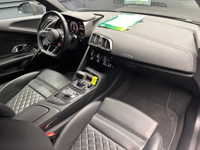 Audi R8 view 18