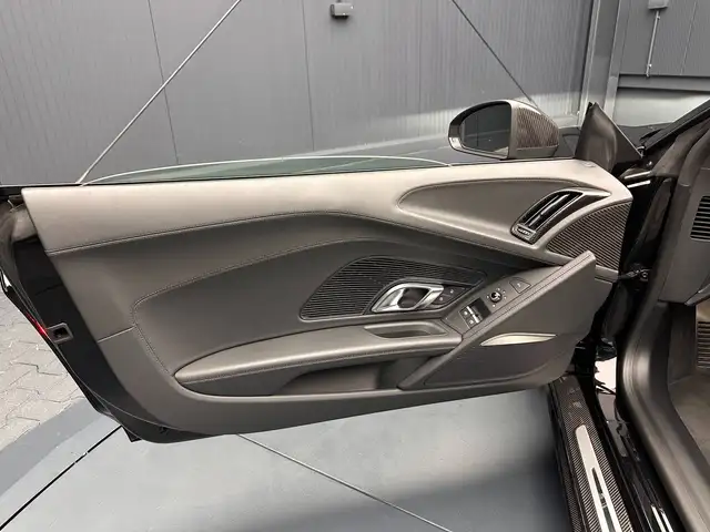 Audi R8 view 19