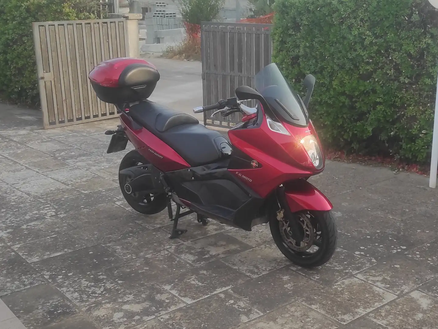 Gilera GP 800 2010 Rouge - 1