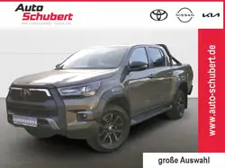 Toyota Hilux DOUBLE CAB 2,8 INVINCIBLE+LADEFLÄCHE ROLLO+AHK+NAV
