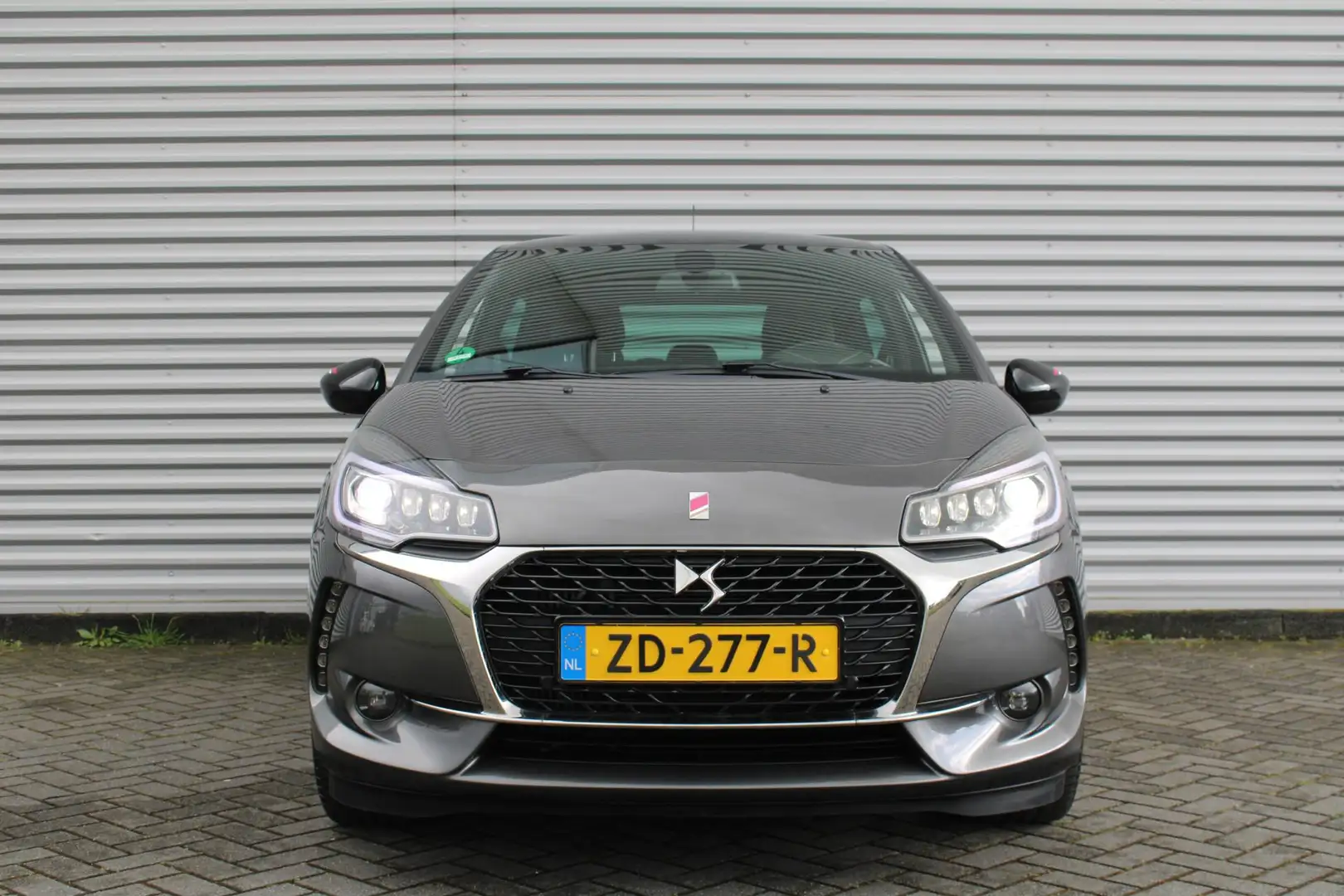 DS Automobiles DS 3 1.2 PureTech Performance Line | Automaat | Navi | Grijs - 2