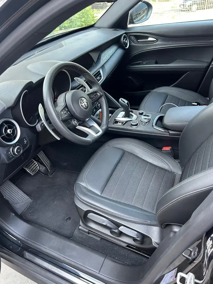 Alfa Romeo Stelvio 2023