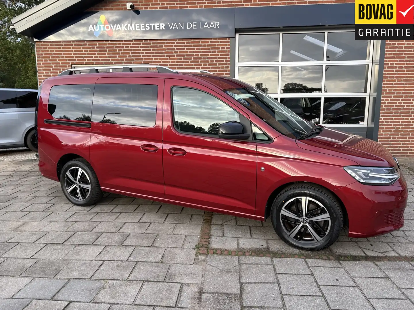 Volkswagen Caddy Maxi 1.5 TSI 5p 84kw Life ( Navigatie, Achteruitri Rood - 1