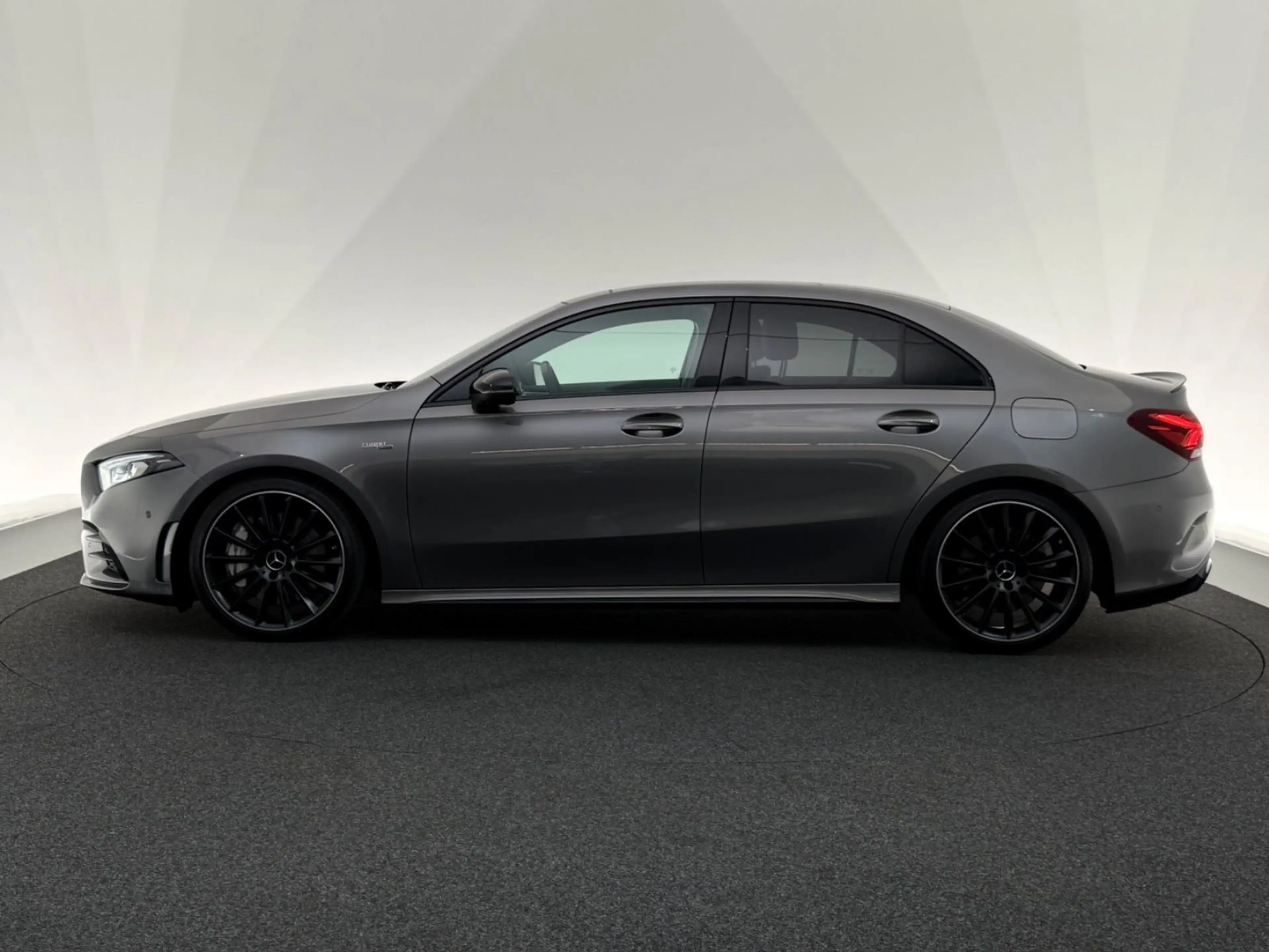 Mercedes-Benz A 35 AMG 4Ma. Lim.*NIGHT*LED-360°-BURM-PANO-ACC — photo 4