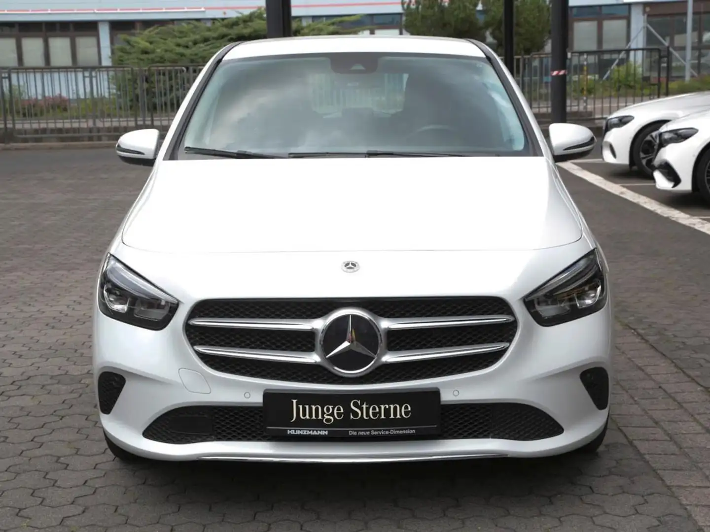 Mercedes-Benz B 250 e Progressive MBUX High-End Kamera LED DAB Bílá - 2