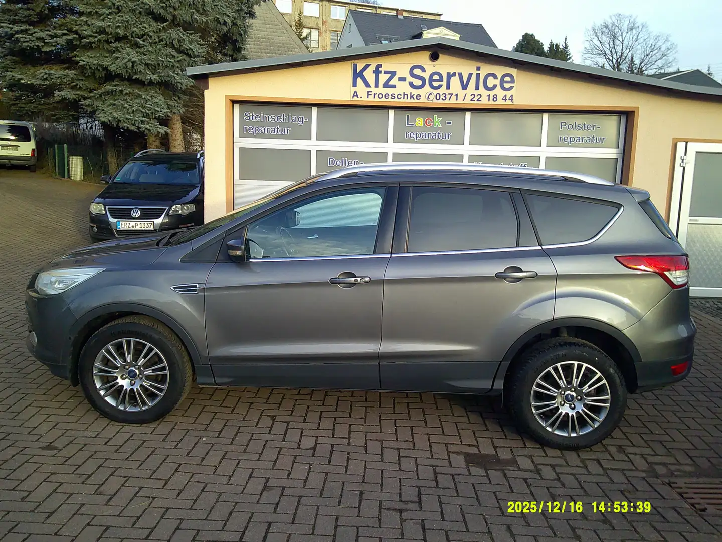 Ford Kuga Titanium   TÜV neu  AHZ  heizb. Frontscheibe Grau - 2