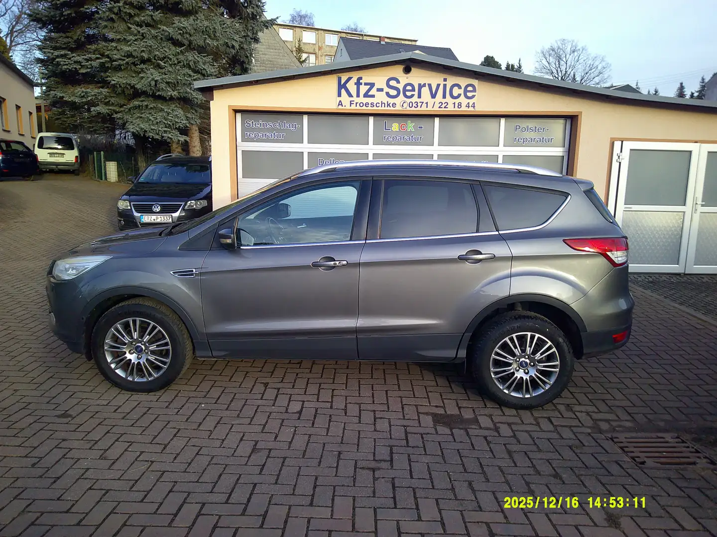 Ford Kuga Titanium   TÜV neu  AHZ  heizb. Frontscheibe Grau - 1