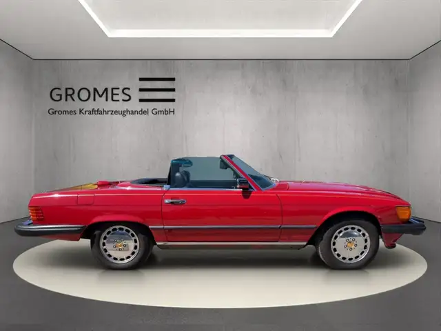 Mercedes-Benz SL view 2