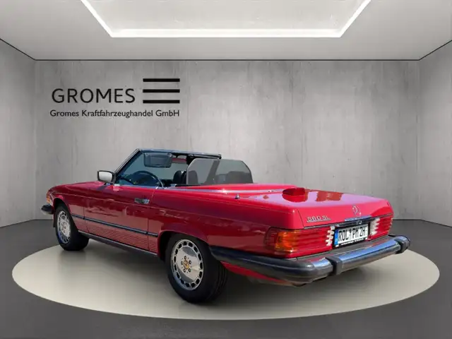 Mercedes-Benz SL view 5