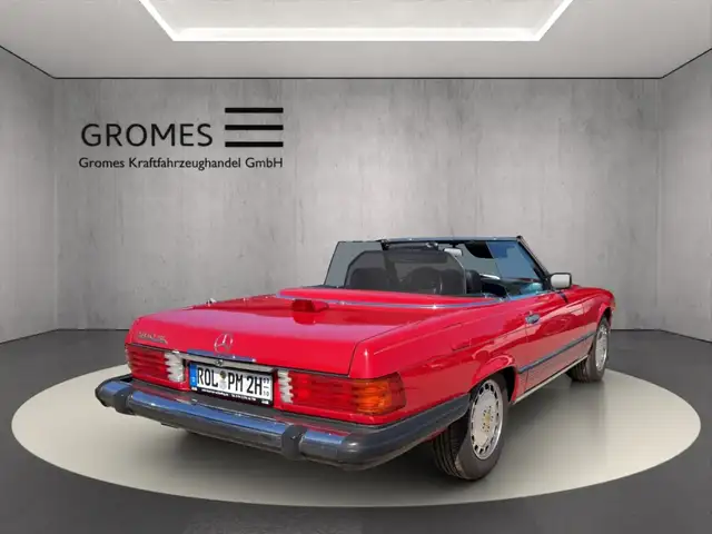 Mercedes-Benz SL view 3