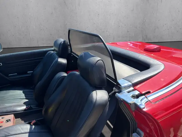 Mercedes-Benz SL view 8