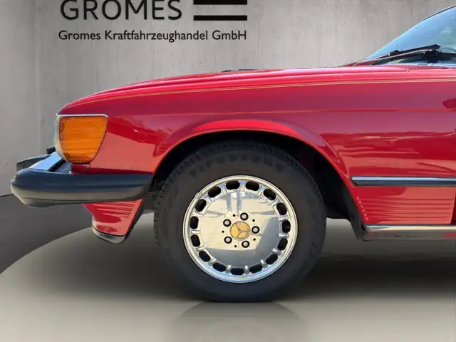 Mercedes-Benz SL view 11