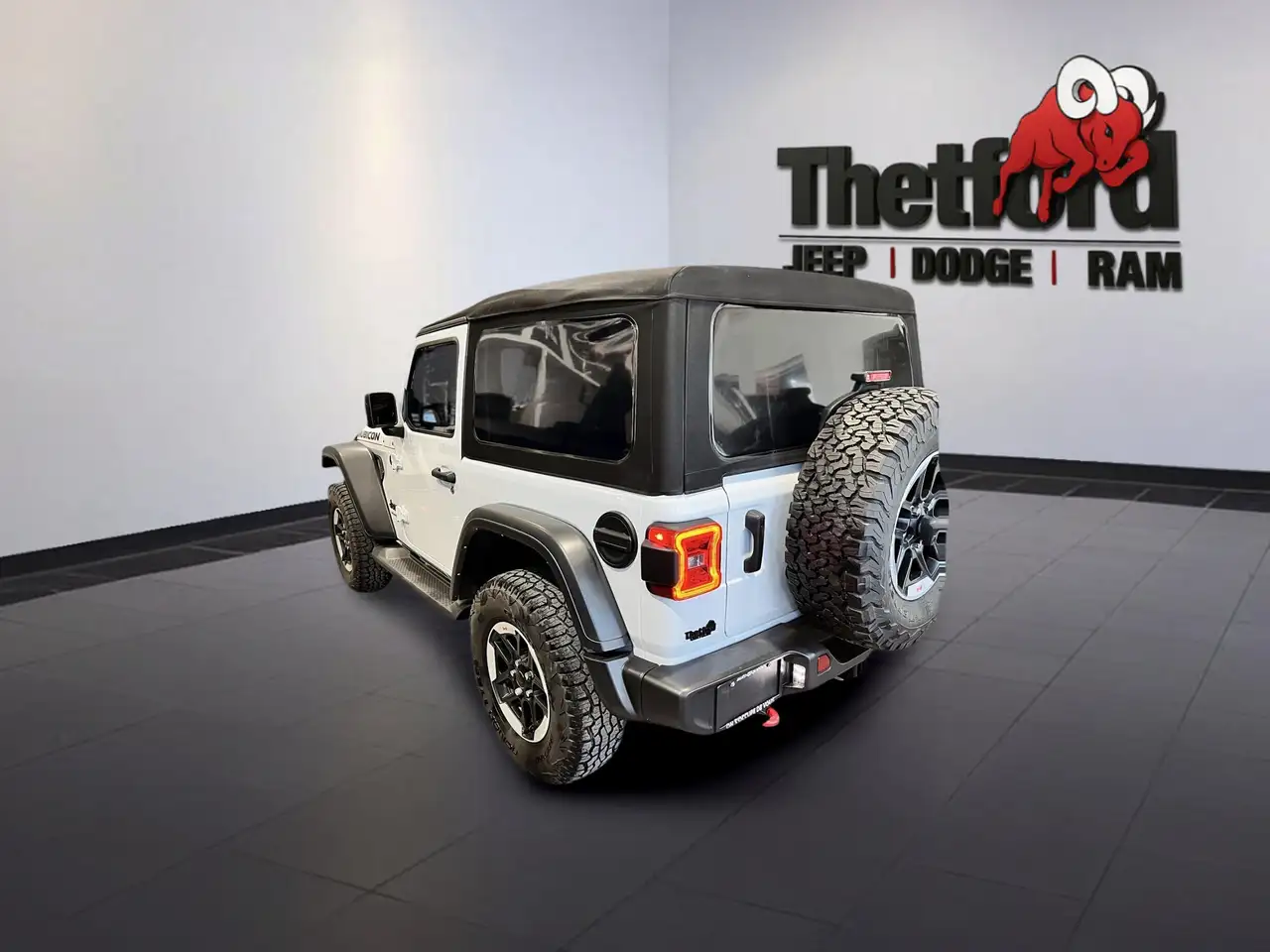 Jeep Wrangler снимка Jeep Wrangler
