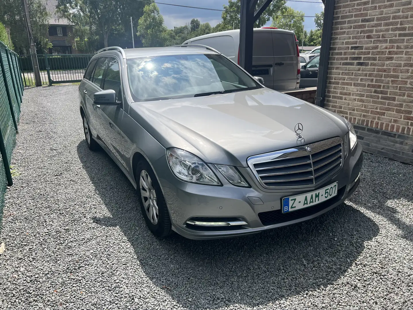 Mercedes-Benz E 200 T CDI DPF BlueEFFICIENCY 7G-TRONIC Elegance Argent - 1