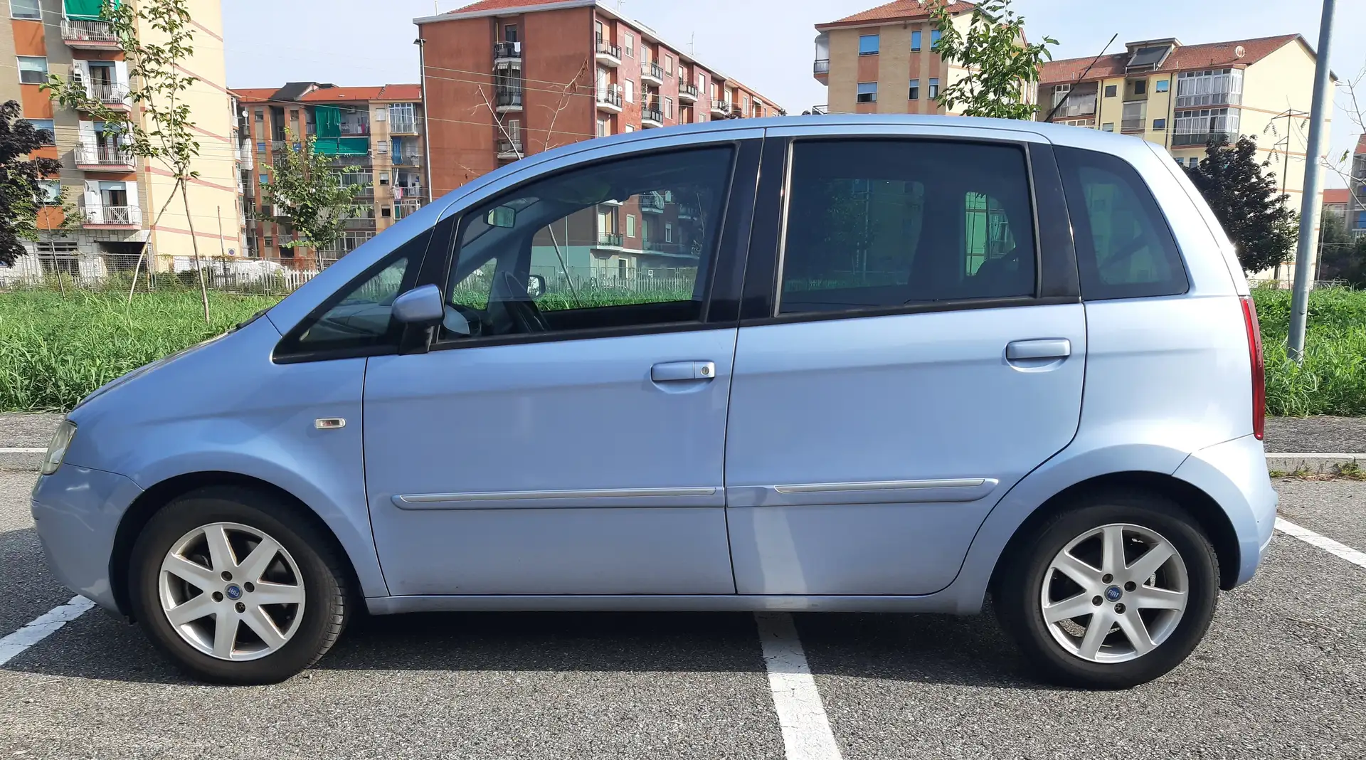 Fiat Idea 1.3 mjt 16v Black Motion 90cv Azul - 1