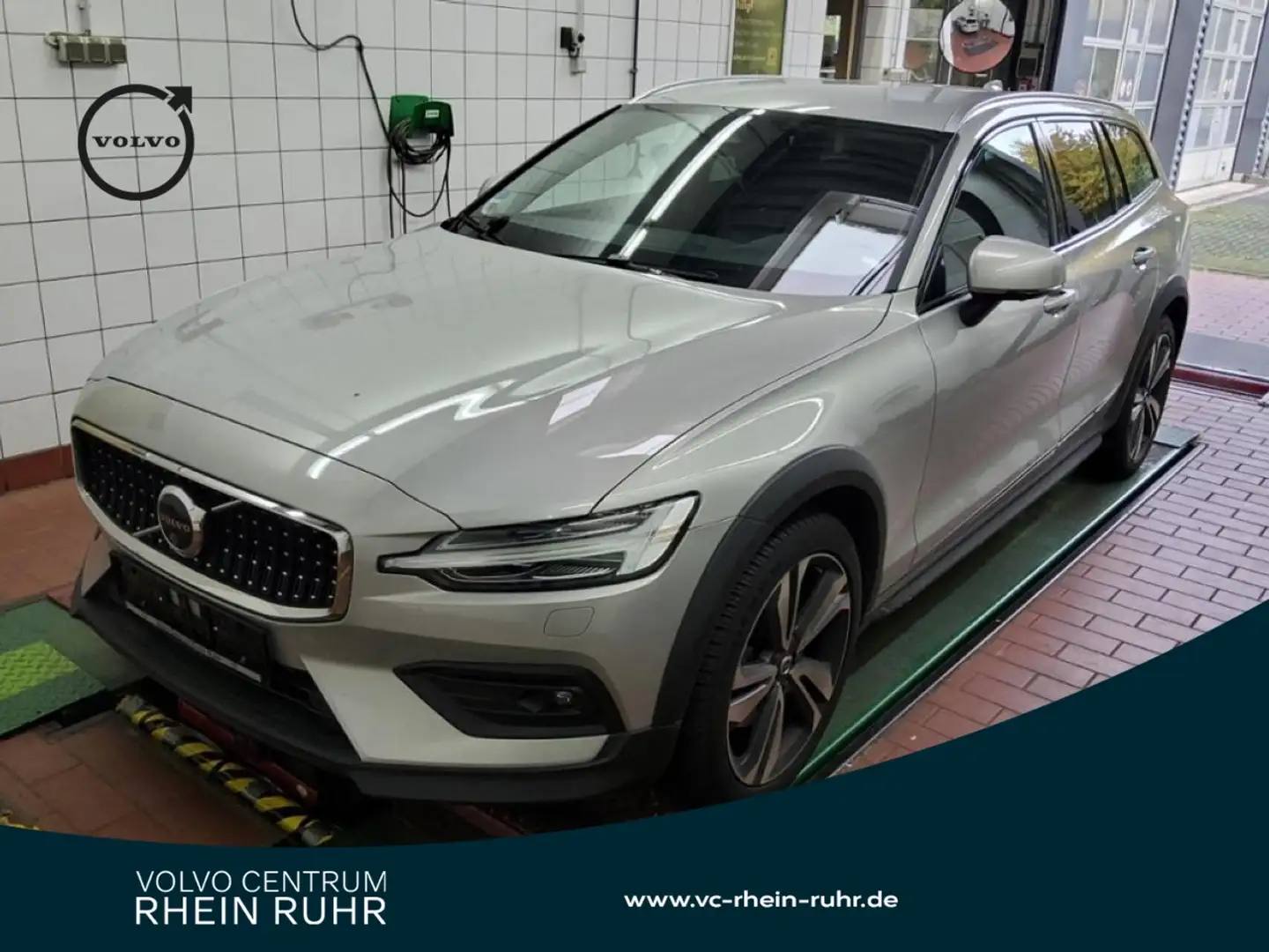 Volvo V60 Cross Country B4 (D) AWD PLUS FAP+KAMERA+LM Zilver - 1