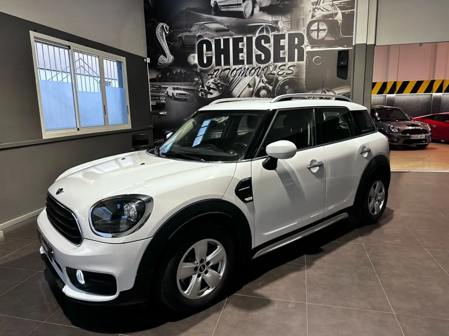 MINI One Countryman D Білий - 1