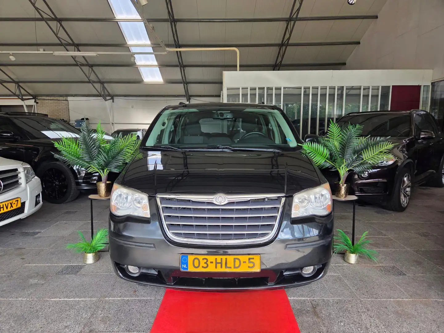 Chrysler Grand Voyager 2.8 CRD AUT NAVI CAMERA 7P FULL! 2009 Zwart - 1