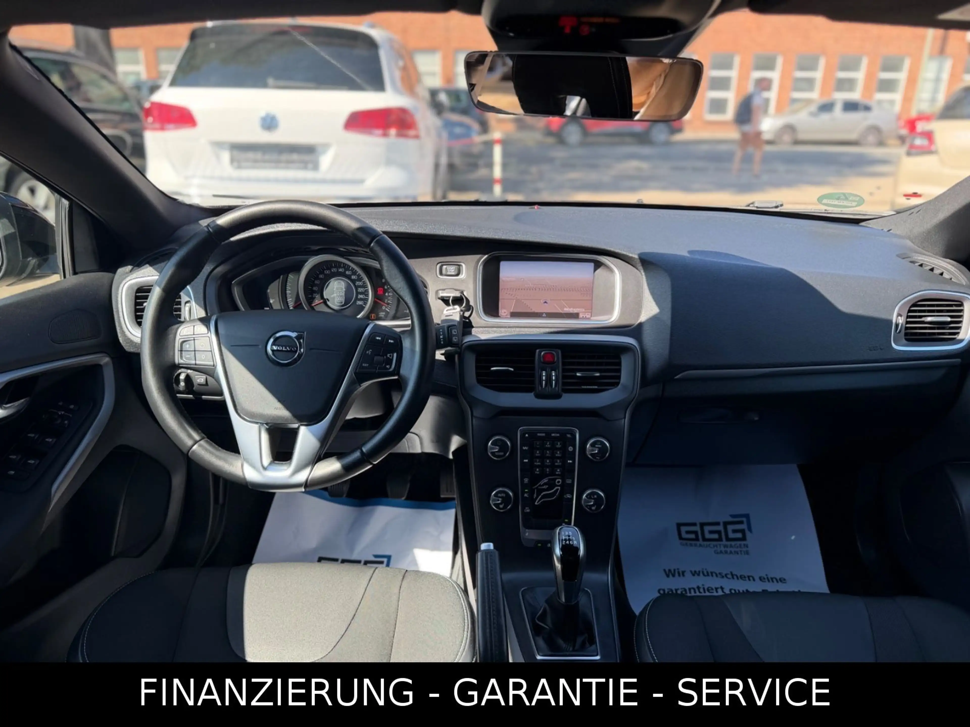 Volvo V40 MOMENTUM/NAVI/CAM/PDC/LEDER/AHK/LED/WENIG KM — photo 15