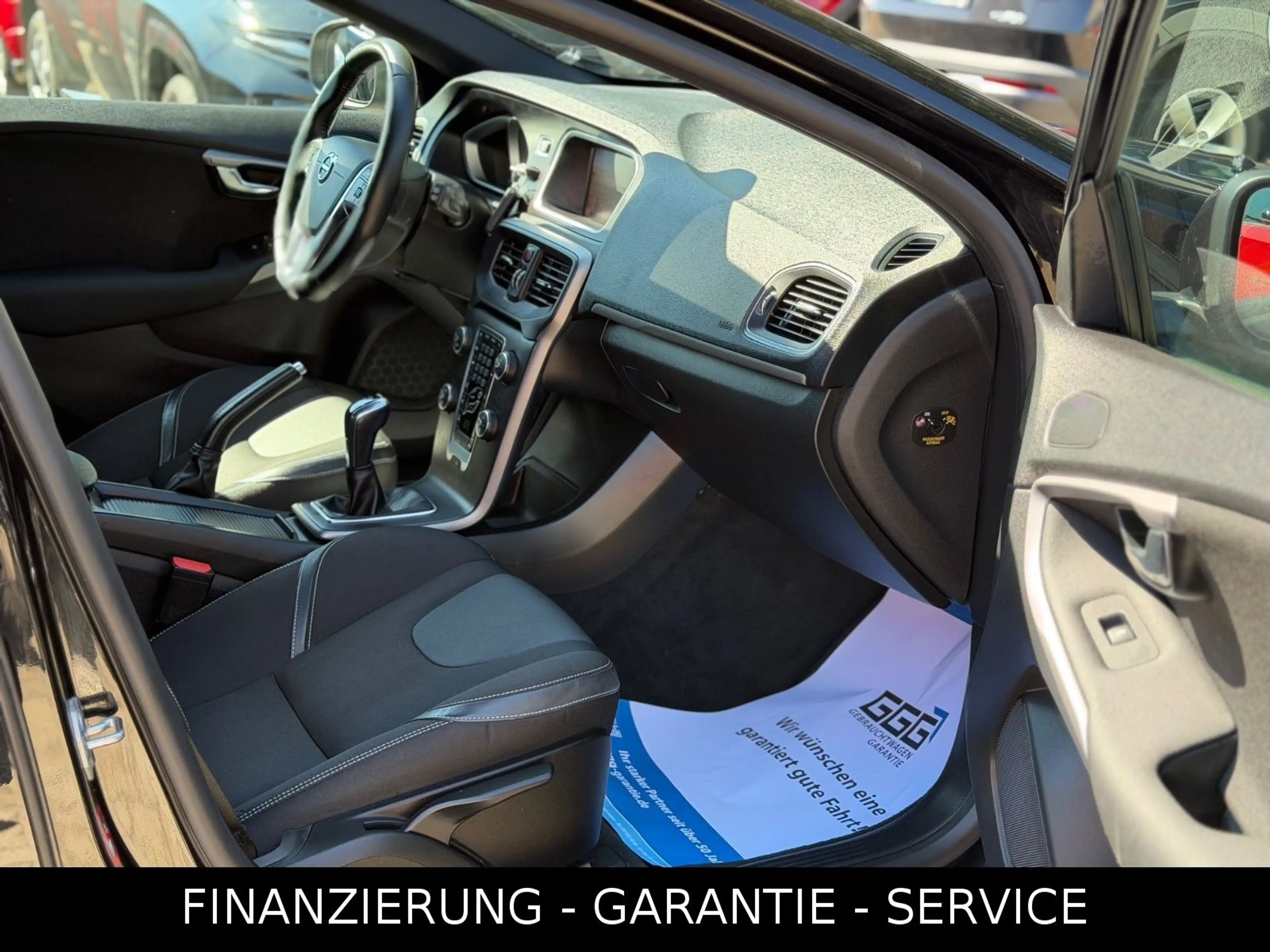 Volvo V40 MOMENTUM/NAVI/CAM/PDC/LEDER/AHK/LED/WENIG KM — photo 6