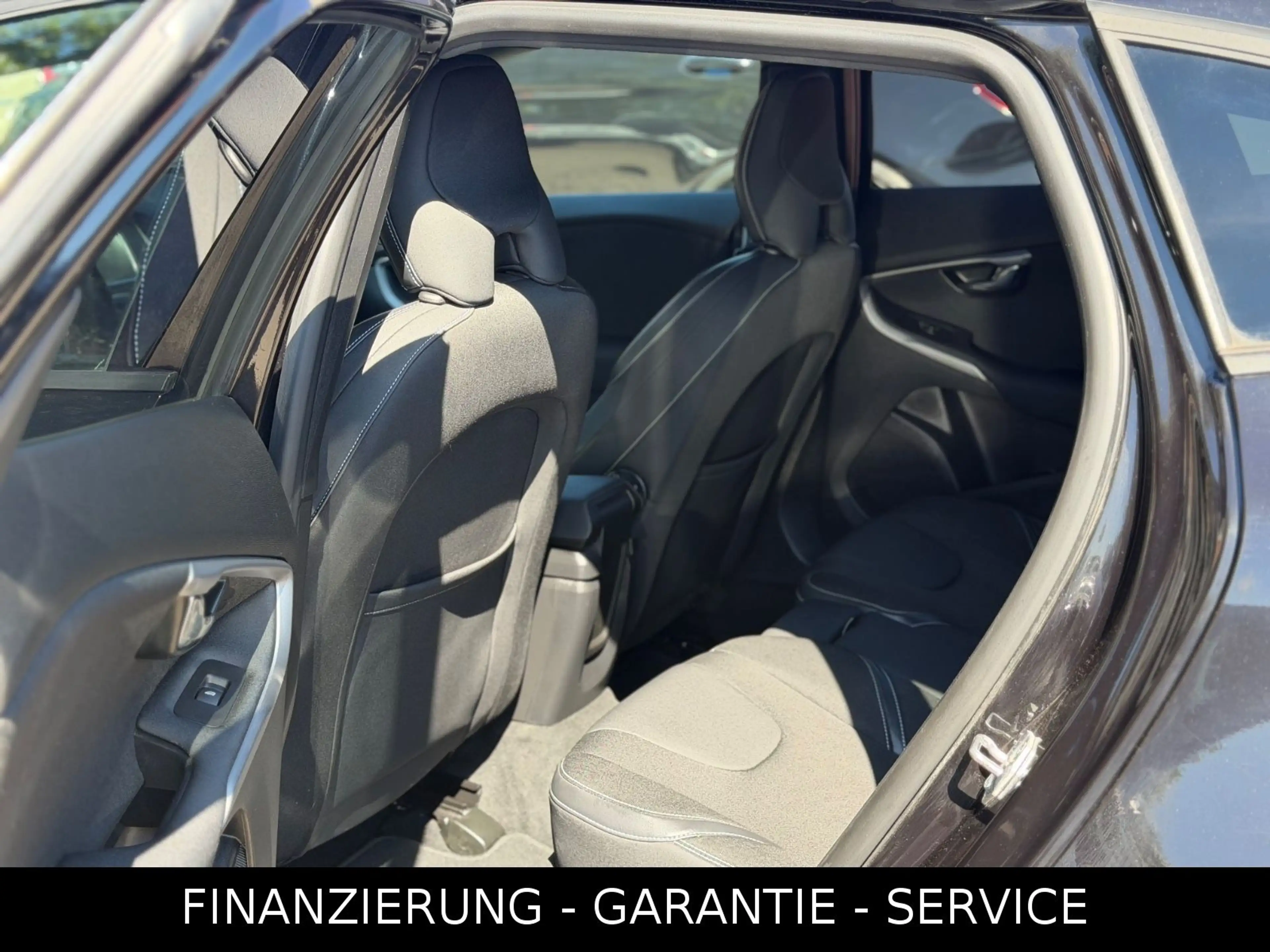 Volvo V40 MOMENTUM/NAVI/CAM/PDC/LEDER/AHK/LED/WENIG KM — photo 14