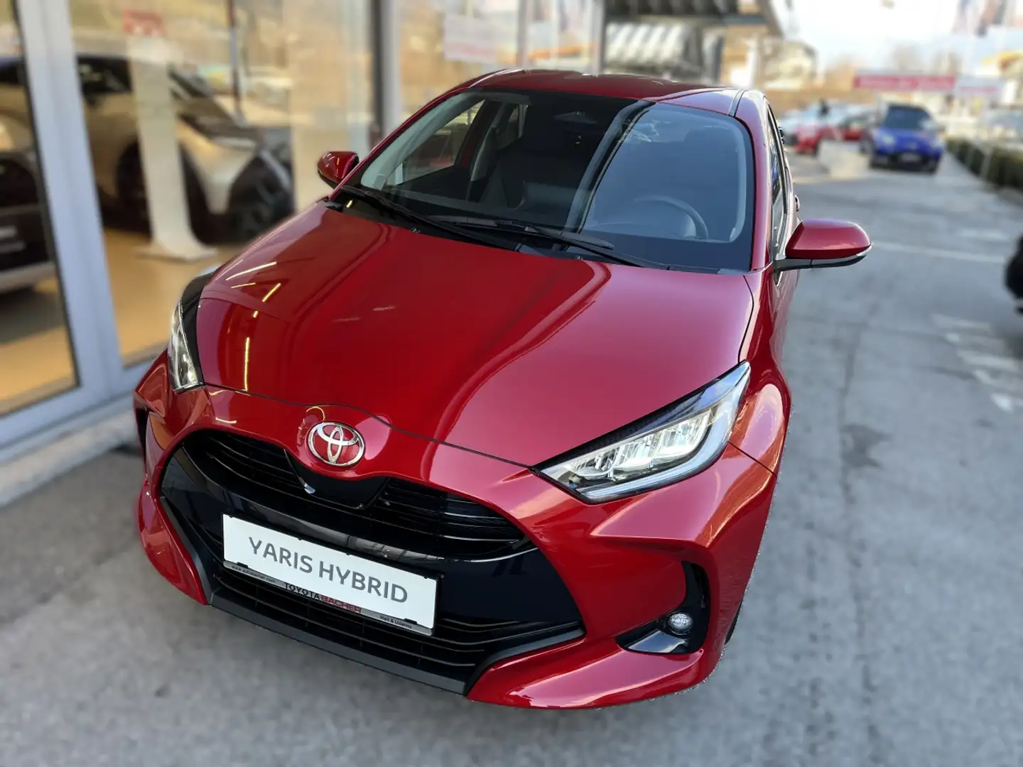Toyota Yaris Hybrid 1,5 l, 116 PS Active Drive Rouge - 2