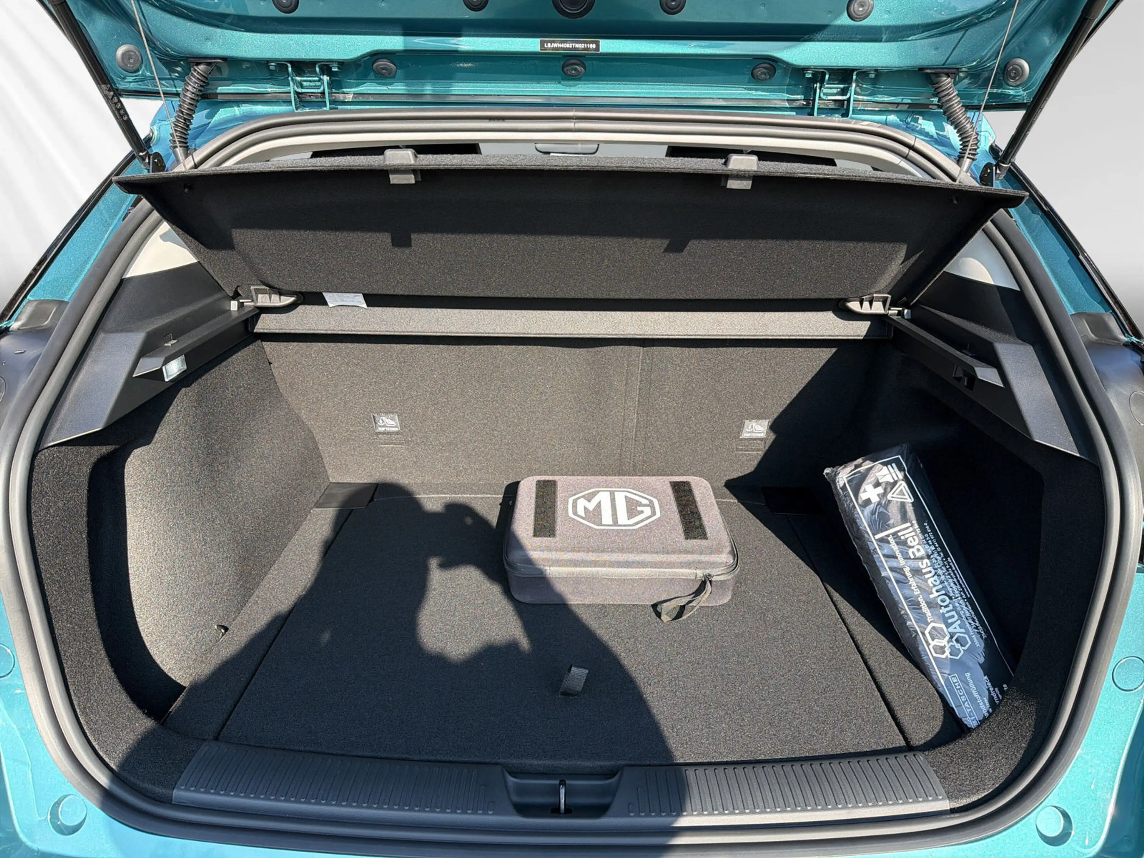 MG MG4 EV 64kWh Premium — photo 6