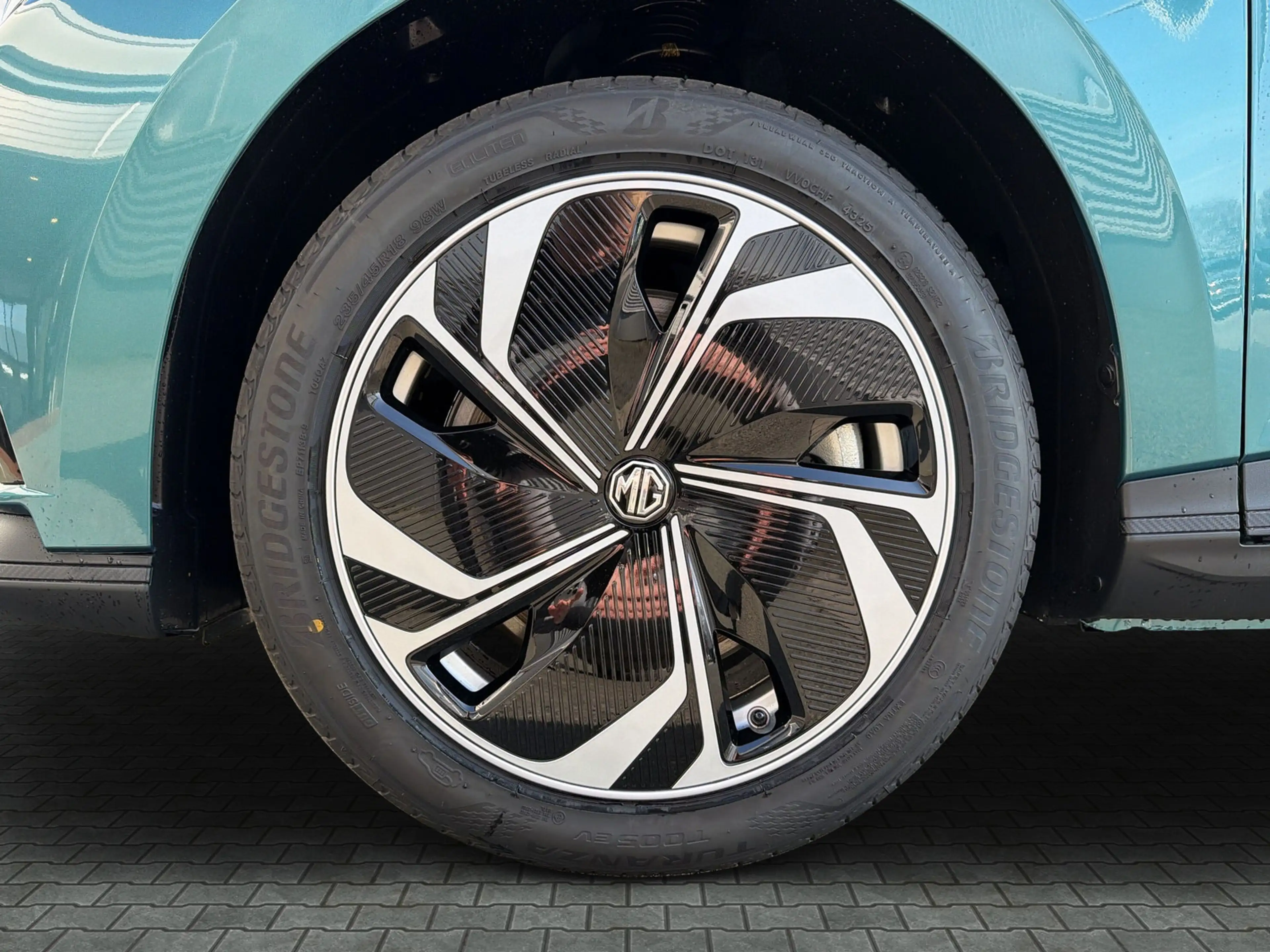 MG MG4 EV 64kWh Premium — photo 12