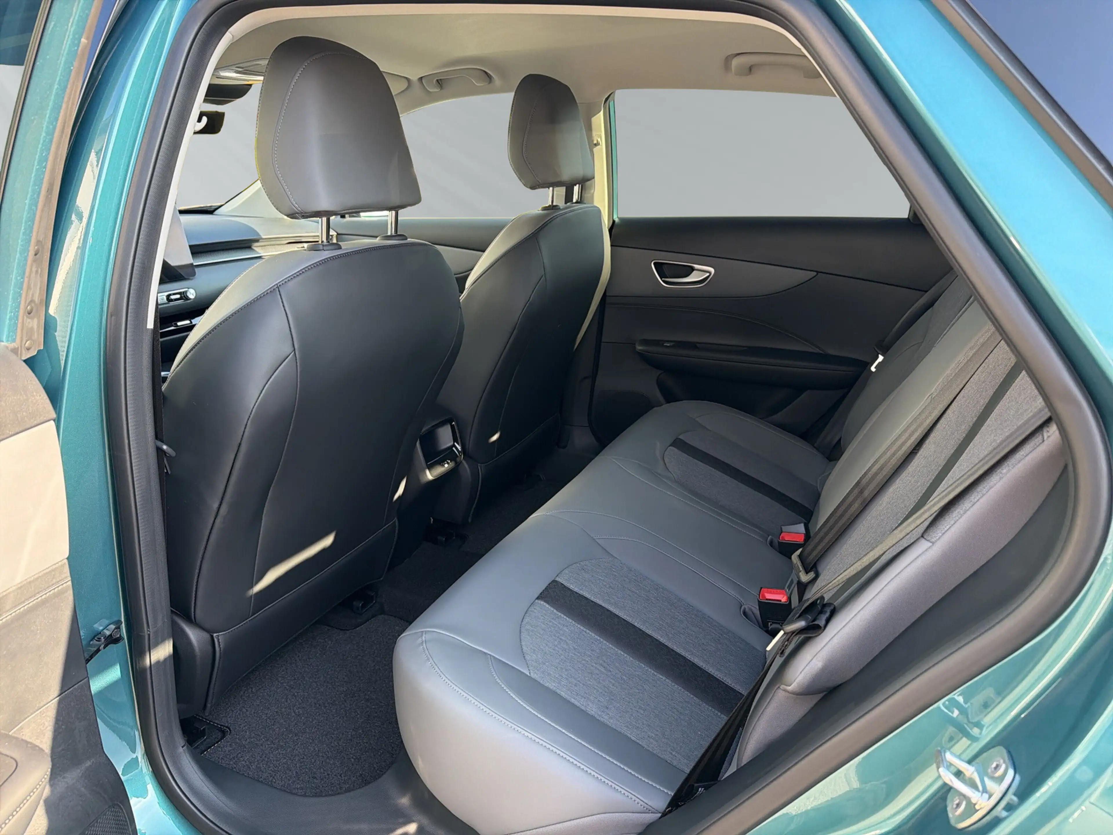 MG MG4 EV 64kWh Premium — photo 8