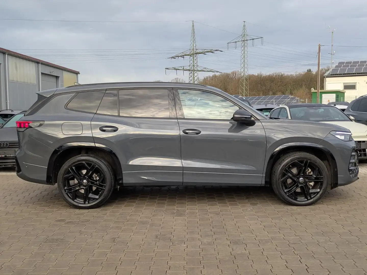 Volkswagen Tayron 2.0 TDI 4M R-Line BLACK*7S*IQ*LEDER*PANO Gris - 2