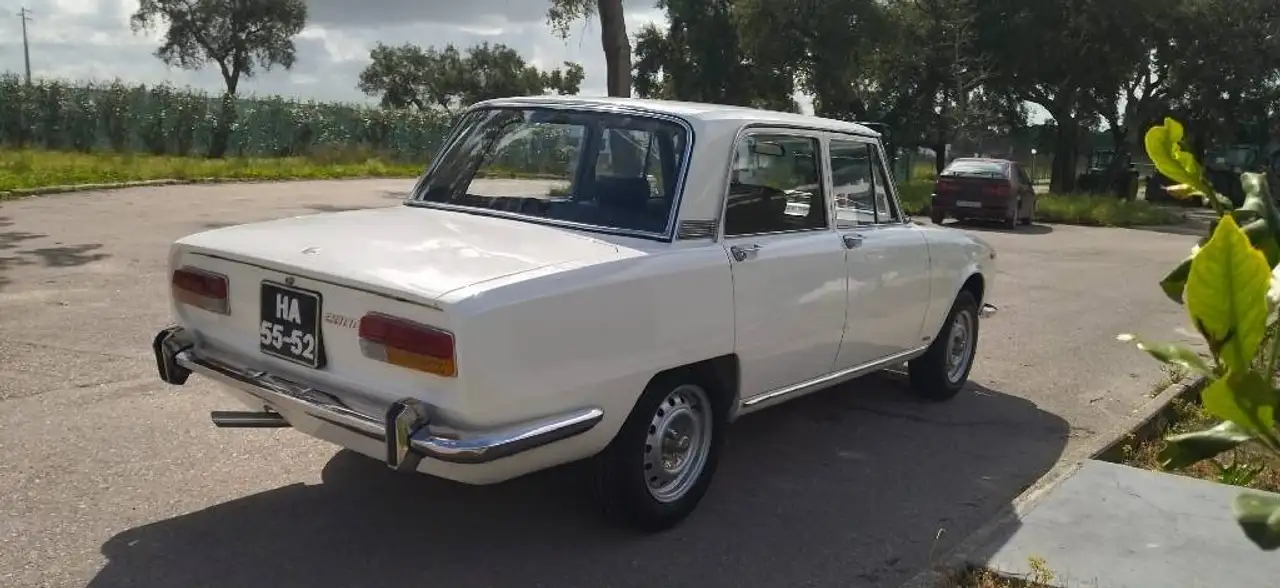 Alfa Romeo 2000 Berlina, foto 4