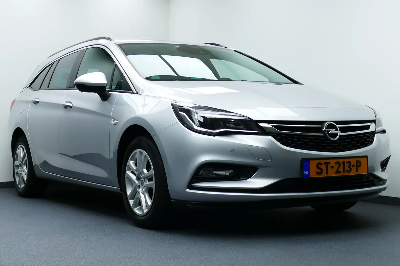 Opel Astra Sports Tourer 1.4 150pk Business+. Navi, Clima, Cr Grijs - 2